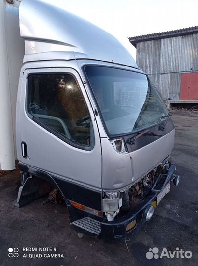 Кабина Митсубиси Кантер по запчастям
