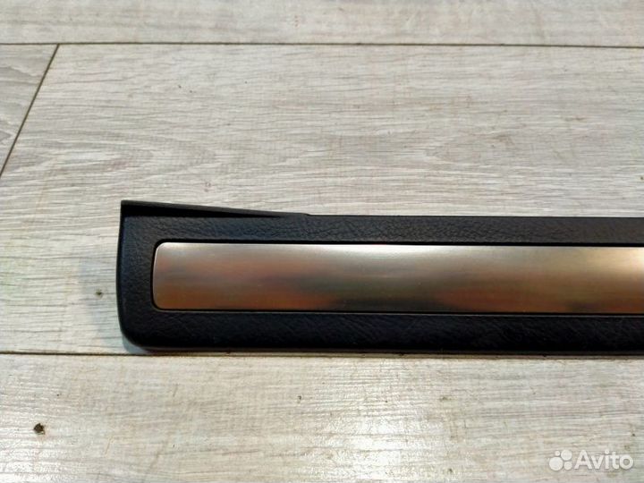 Накладка на порог с надписью передняя правая