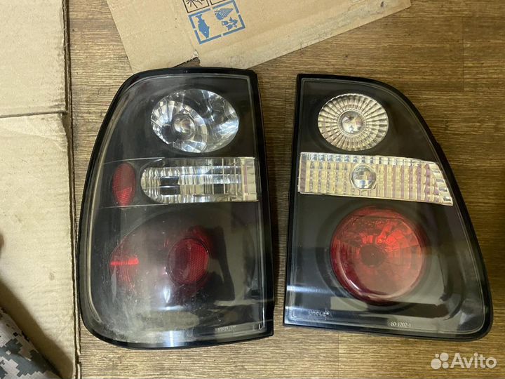 Фонари задние Toyota Land Cruiser 100