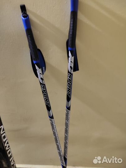 Лыжи с палками и ботинками