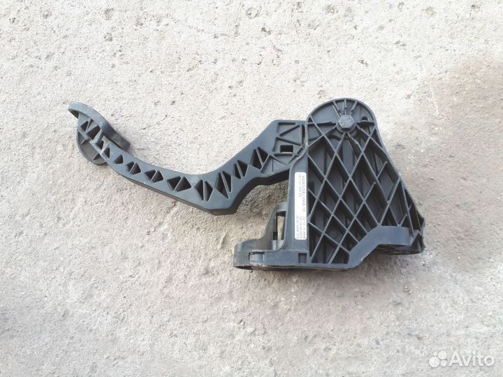 Педаль сцепления Skoda Octavia A5