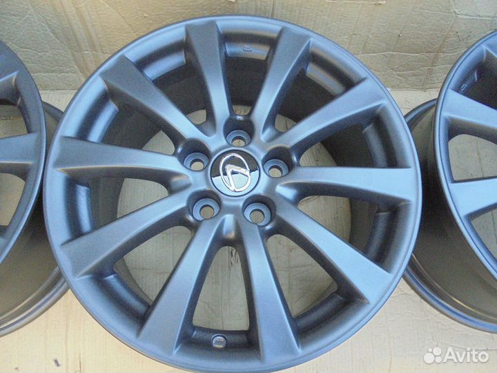 Оригинальные литые диски Lexus 8J R17 et45 5X114.3
