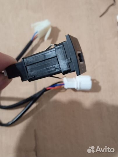 Зарядное устройство Volkswagen Jetta 5 Golf 5