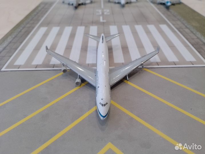 Самолёт Boeing 747 