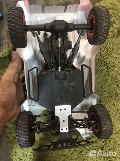Машинка на радиоуправлении большая