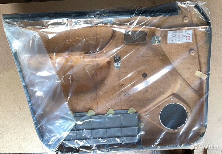 Обшивка пер прав двери toyota LC 105 6761060880B2