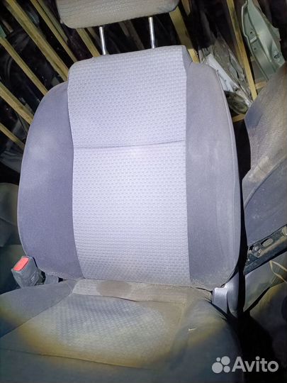 Переднее левое сидение Chevrolet Aveo Т250