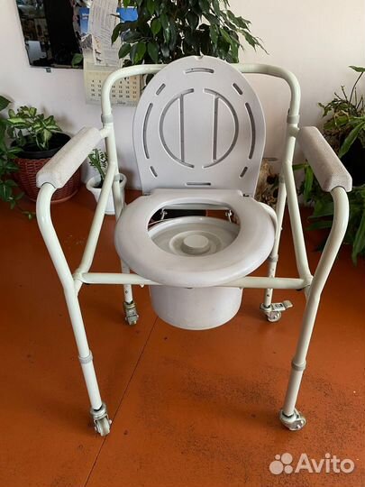 Кресло для инвалидов(с санитарным оснащением)