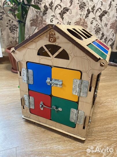 Бизиборд домик