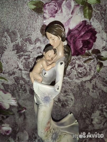 Статуэтка девушка с младенцем