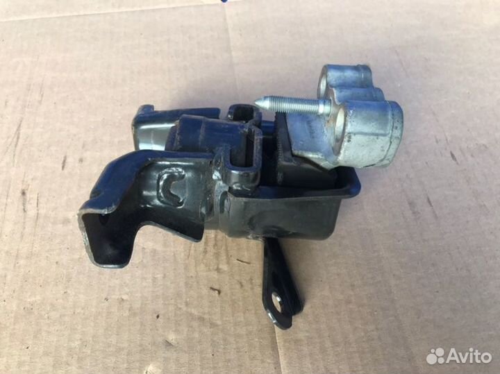 Подушка двигателя правая Toyota Corolla E170 2zrfe