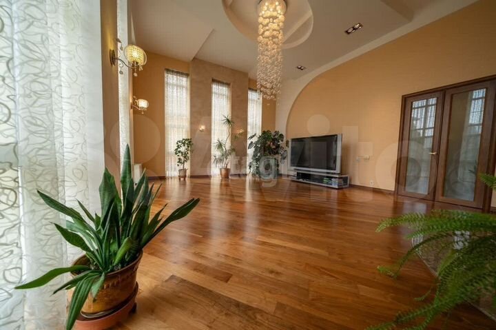 Дом 324 м² на участке 10 сот.