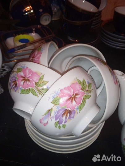 Два чайных сервиза