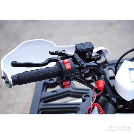 Квадроцикл Avantis Hunter LUX New белый