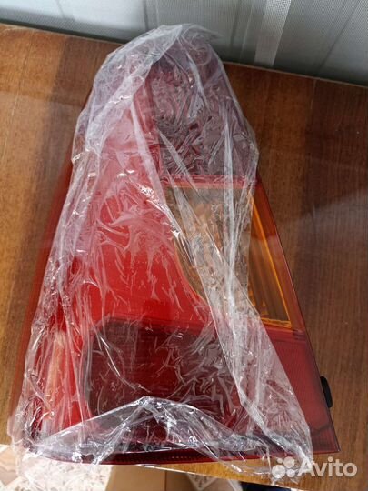 Задний левый фонарь