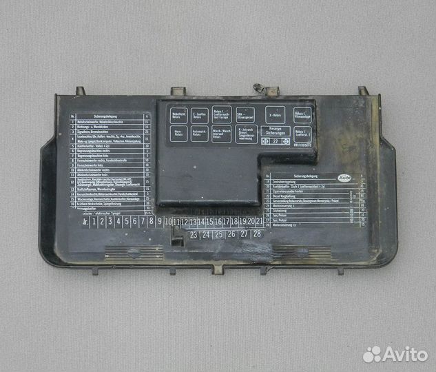 Крышка блока предохранителей Audi 80 B3
