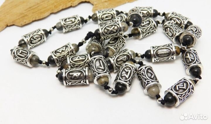 Четки с рунами и натуральным камнем