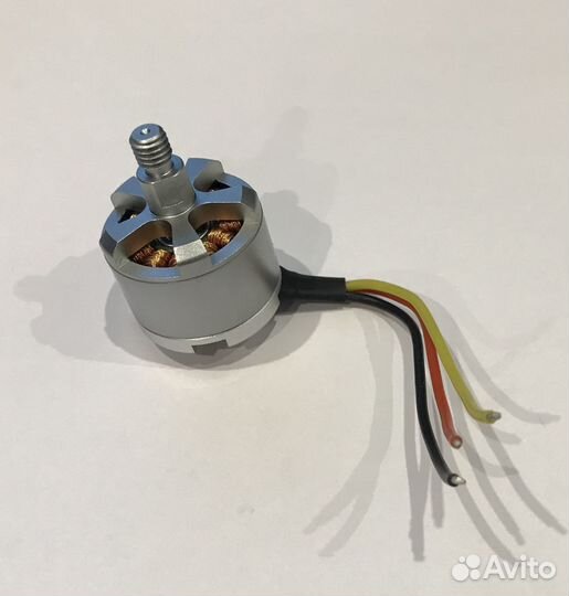 Бесколлекторный двигатель для квадрокоптера