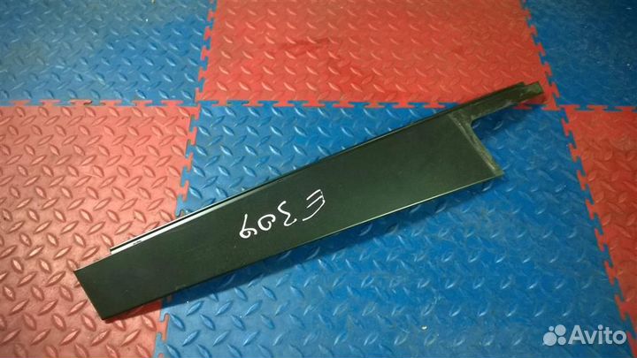 Накладка центральной стойки двери задней левой BM