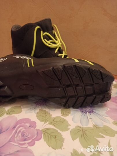 Горные лыжи и ботинки