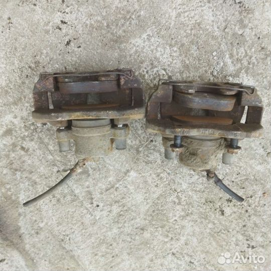 Суппорт левый/правый Ford Focus 2