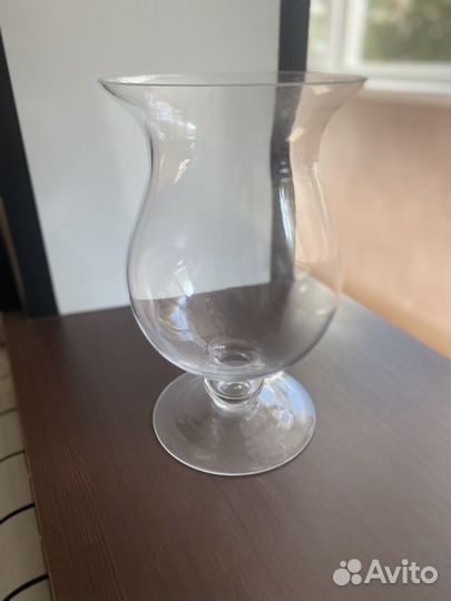 Ваза в виде огромной рюмки