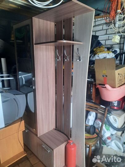 Прихожая со шкафом и зеркалом бу