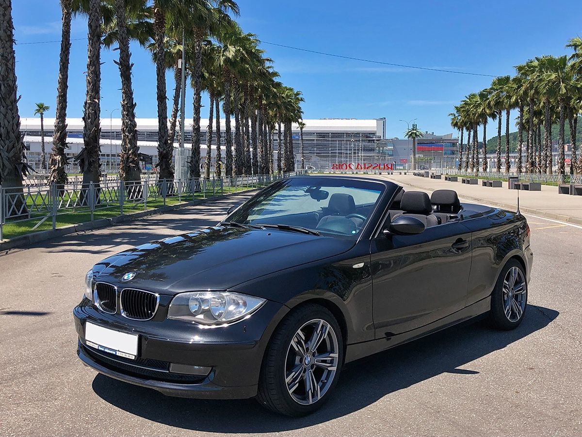 Прокат bmw. 120 I BMW Convertible. БМВ кабриолет черный. БМВ 3 кабриолет Сочи. БМВ 120i черная.