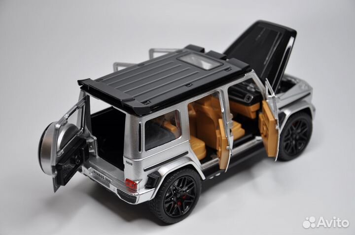 Модель авто Mercedes-Benz G Brabus 900 металл