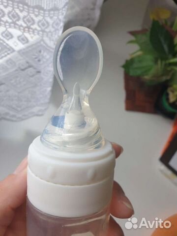 Силиконовая Бутылочка с ложкой для прикорма