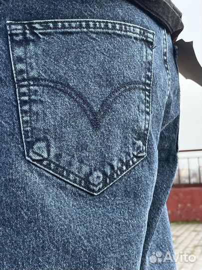 Джинсы бананы levis