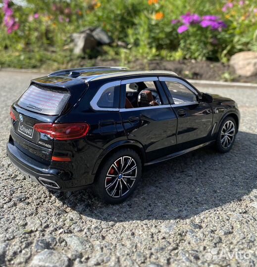 Коллекционная машинка BMW X5 M 1:24