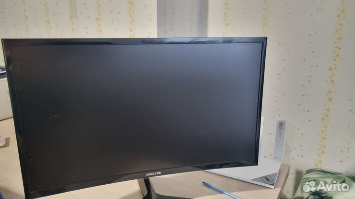 Монитор Samsung 24 изогнутый