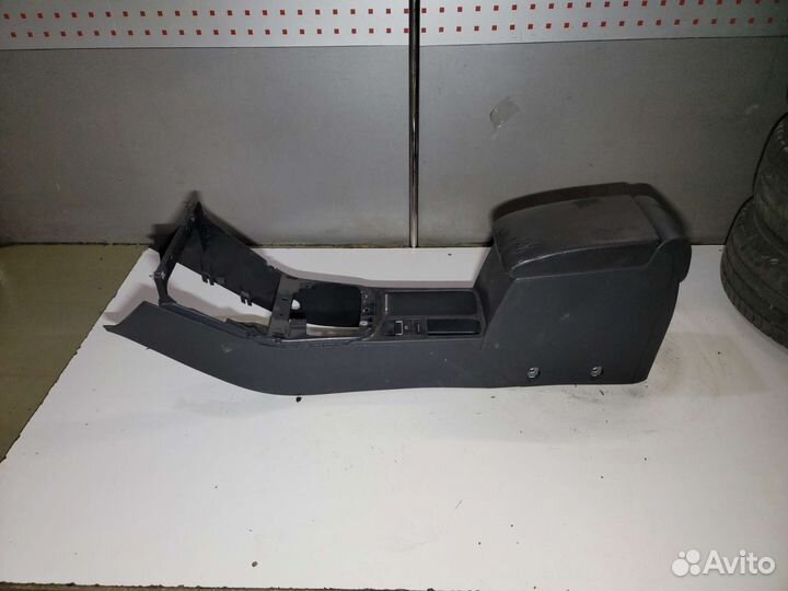 Подлокотник VW Tiguan 2008-2011