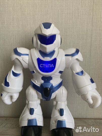 Робот Стёпа на пульте управления