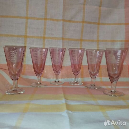 Рюмки из марганцевого стекла