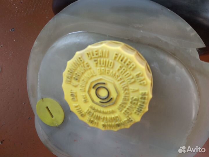 Вакумник в сборе на volkswagen 4b3612105