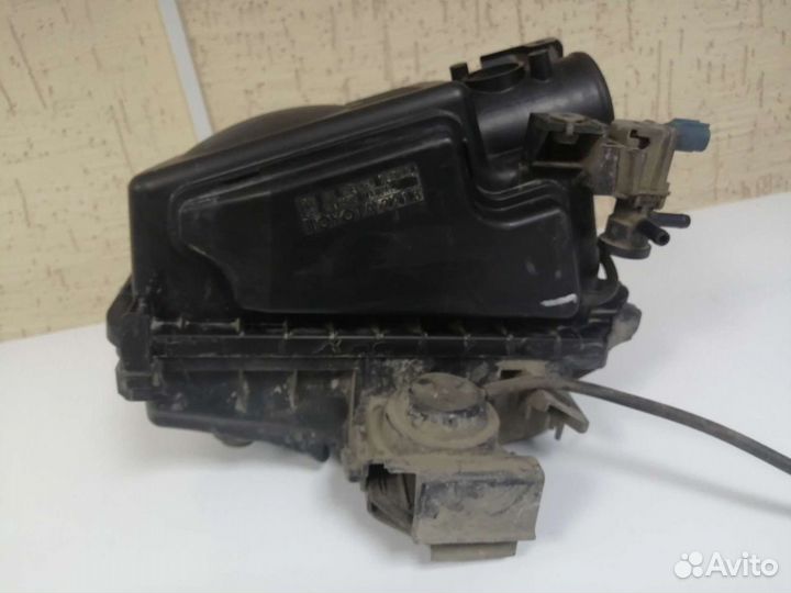 Корпус воз. фильтра Toyota Matrix Pontiac Vibe