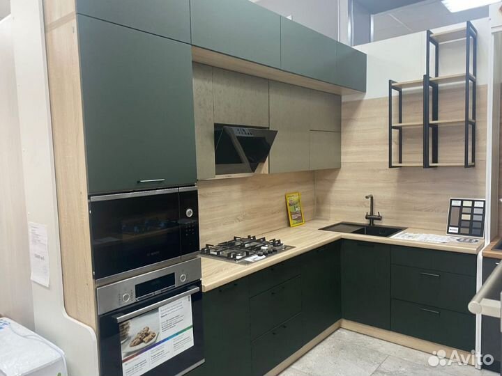 Вытяжка наклонная