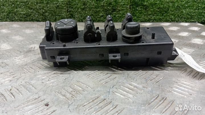 Блок управления стеклоподъемниками Jeep Grand Cherokee Левый Передний