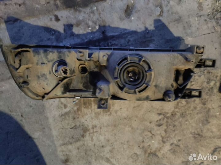 Фара передняя Laurel