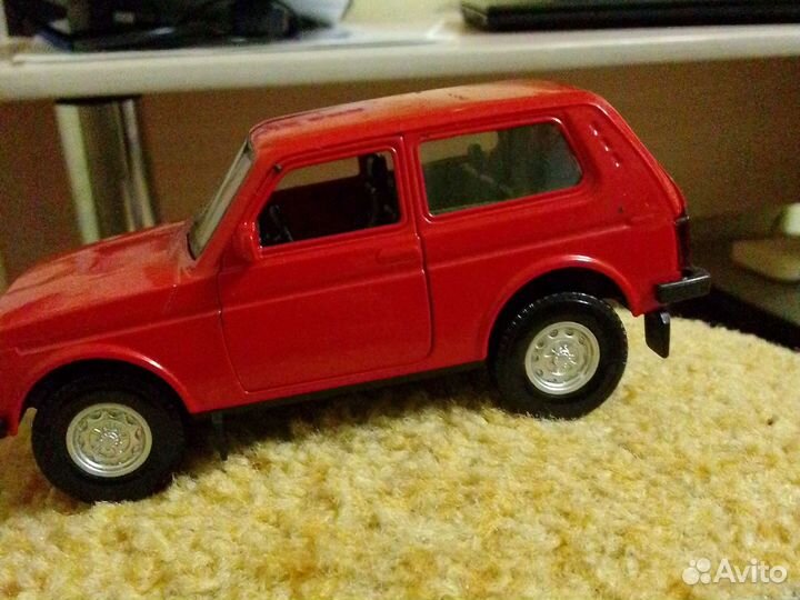 Машина нива игрушечная