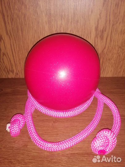 Мяч и скакалка гимнастические