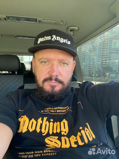 Водитель на своём микроавтобусе