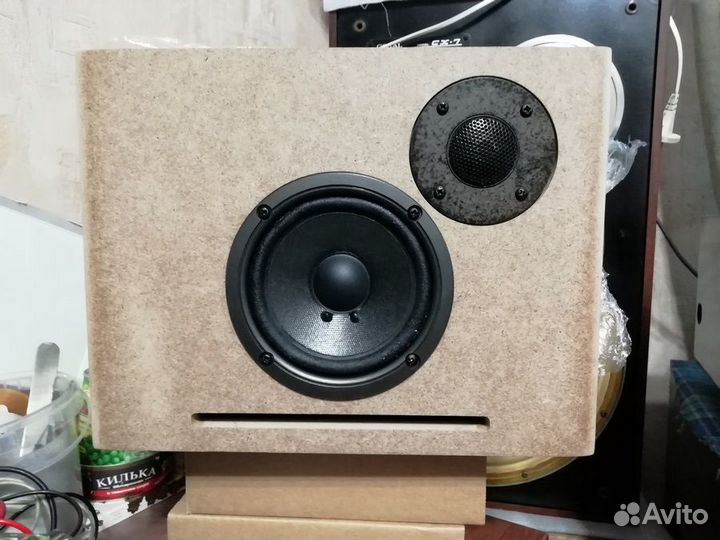 Полочная акустическая система