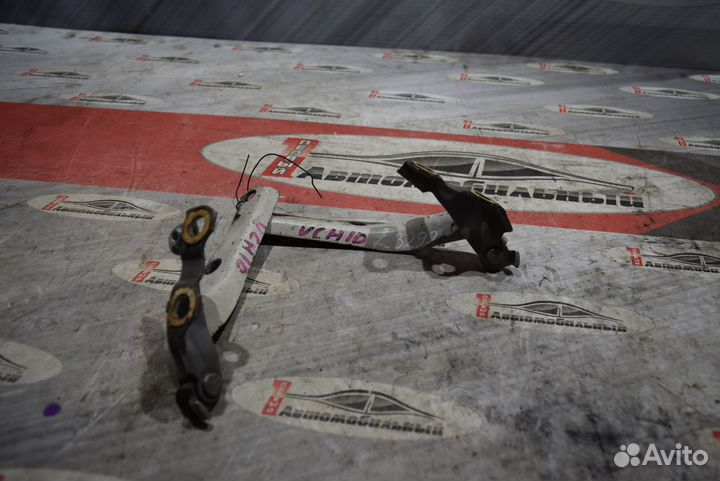 Петля капота c Toyota Grand Hiace VCH10W 5VZ-FE