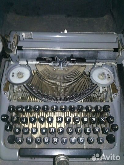 Портативная пишущая машинка 