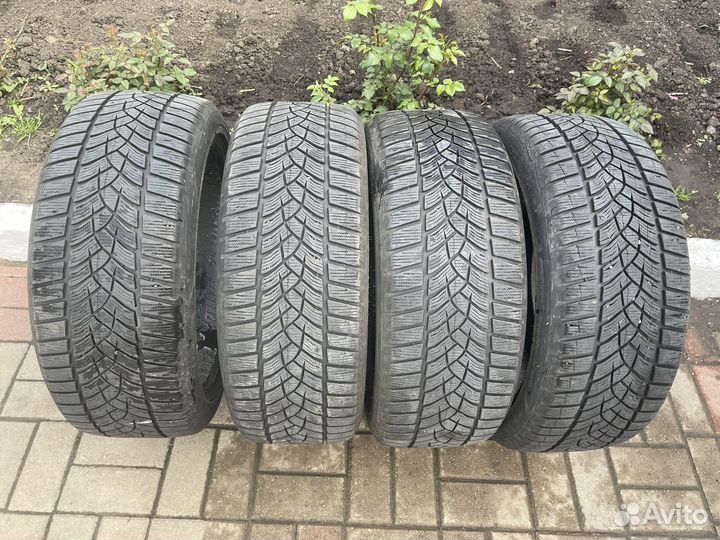 Goodyear UltraGrip 8 Performance 225/45 R19