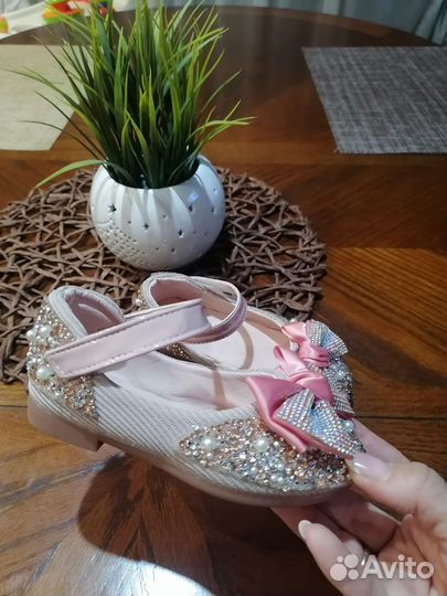 Туфли для девочки новые