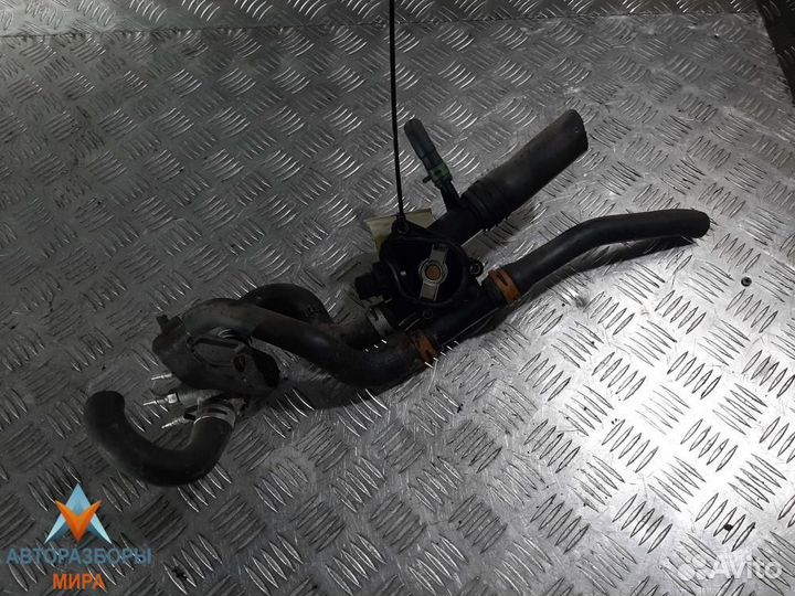 Фланец (тройник) системы охлаждения Renault Laguna